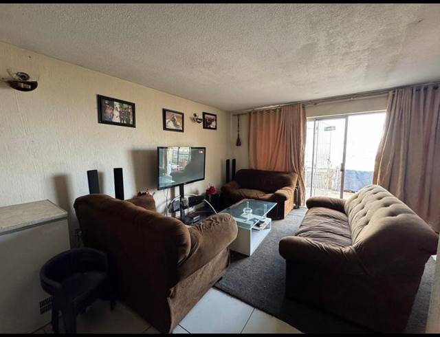 2 BEDROOM APARTMENT FOR SALE IN YEOVILLE